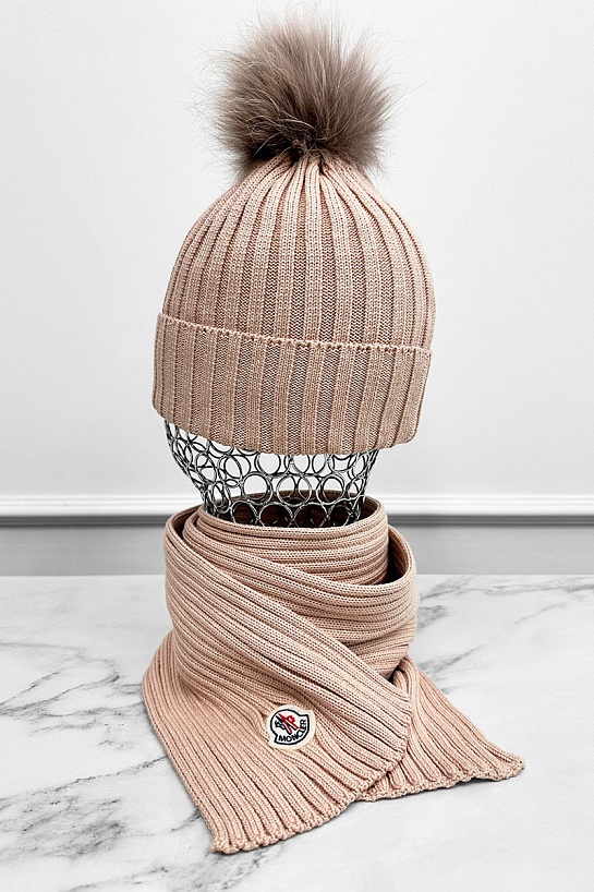 Комплект из шапки и шарфа персикового цвета Moncler logo-patch