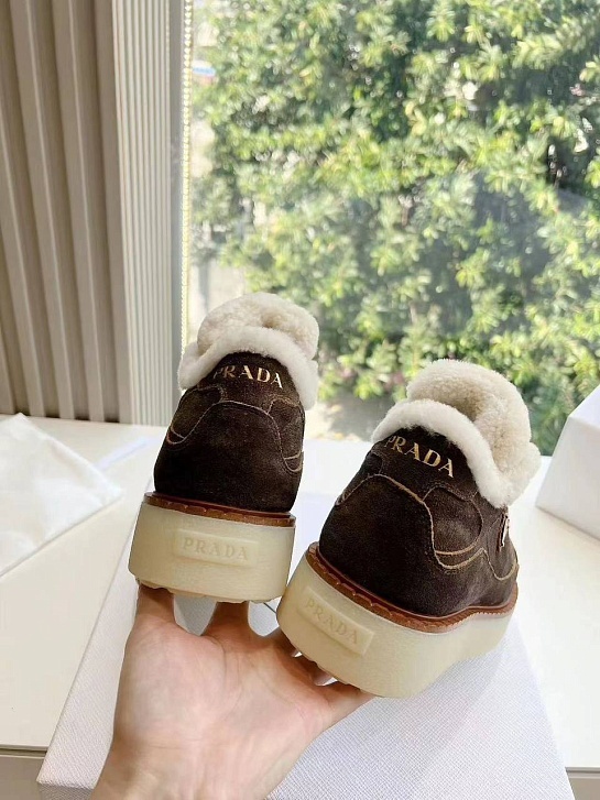 Женские замшевые кроссовки с мехом Prada Premium - Brown