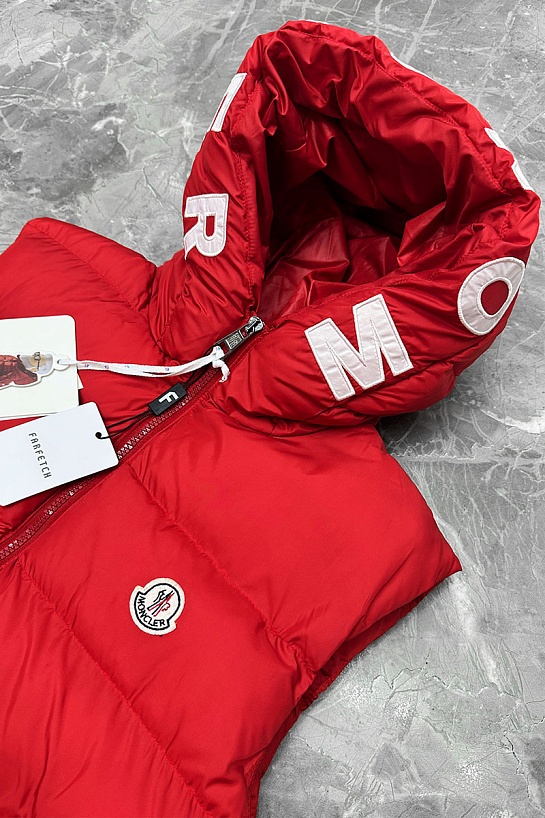 Мужской жилет Moncler красного цвета