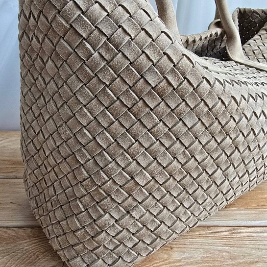 Замшевая сумка Bottega Veneta Cabat 40x28 см - Beige