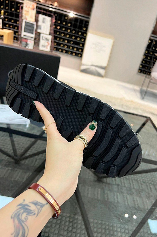 Мужские кожаные кроссовки Prada