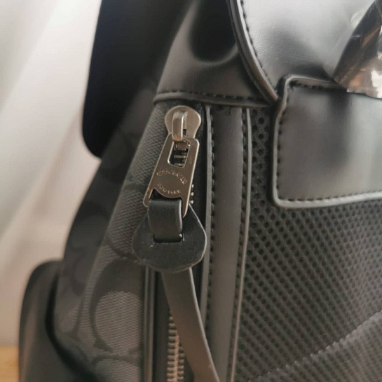 Кожаный рюкзак Coach Rivington 40x30 см