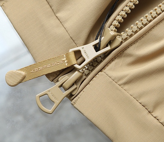 Мужская бежевая ветровка Burberry