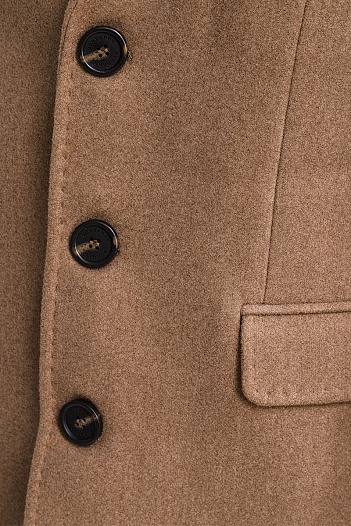 Бежевое мужское пальто Burberry logo label   