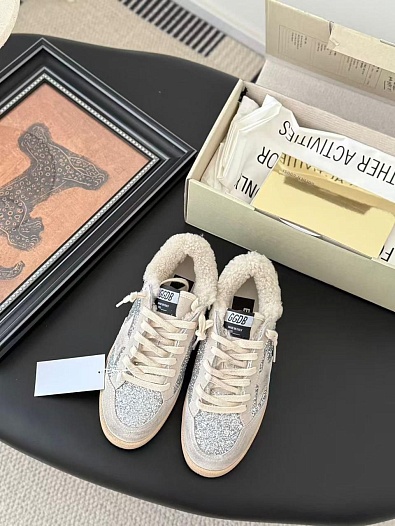 Женские кроссовки с мехом Golden Goose   