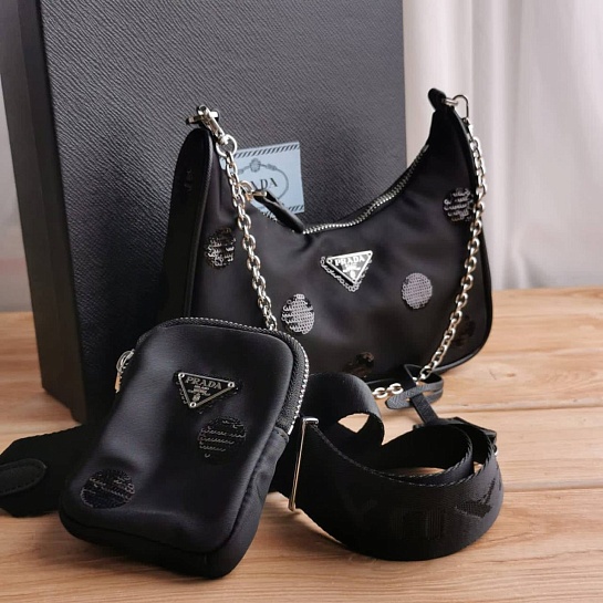 Нейлоновая сумка Prada 22x17 см
