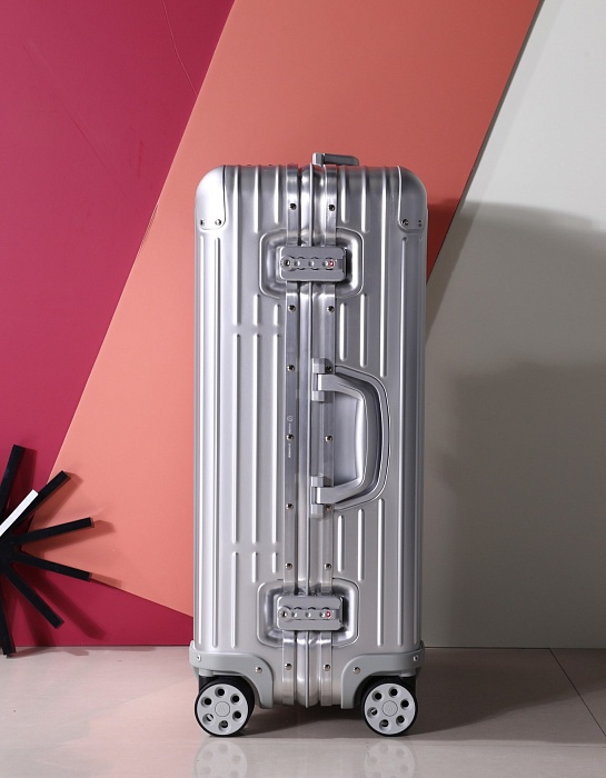 Чемодан Rimowa Aluminum M Premium 66x43x27 см