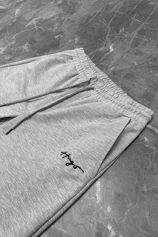 Мужские спортивные штаны Hugo Boss светло-серого цвета