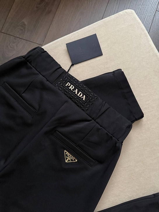 Чёрные женские брюки Prada