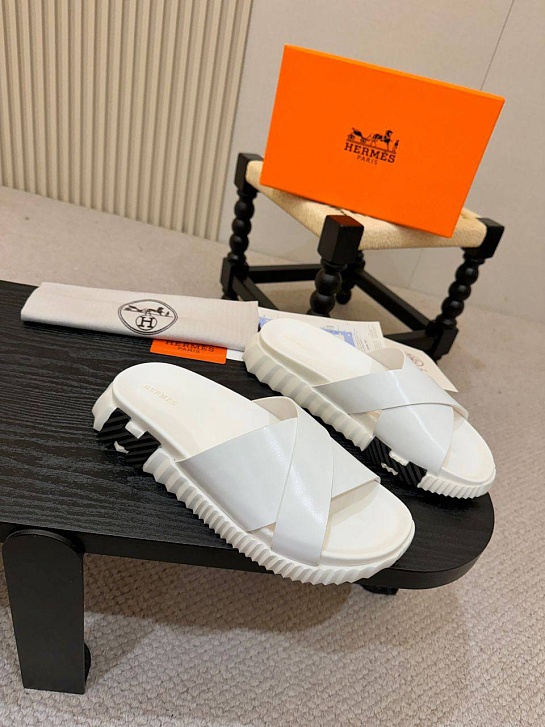 Кожаные шлёпанцы Hermes Infra