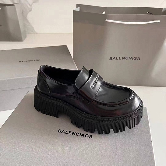 Женские чёрные кожаные лоферы Balenciaga Premium