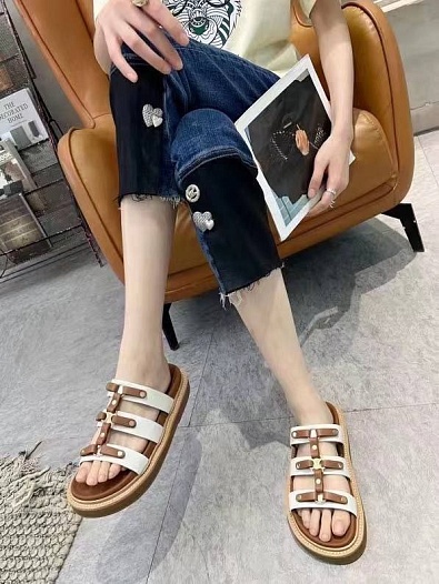 Женские кожаные шлёпанцы Celine   