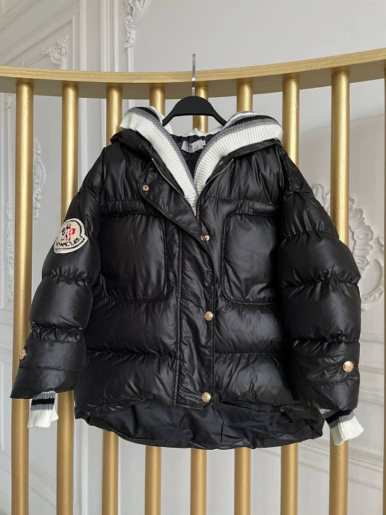 Чёрная женская куртка с капюшоном Moncler