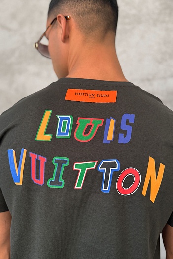 Тёмно-зелёная мужская футболка Louis Vuitton x NBA Collaboration   