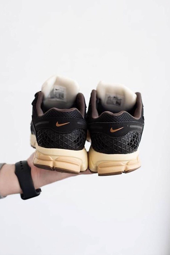 Кроссовки Nike Zoom Vomero 5 