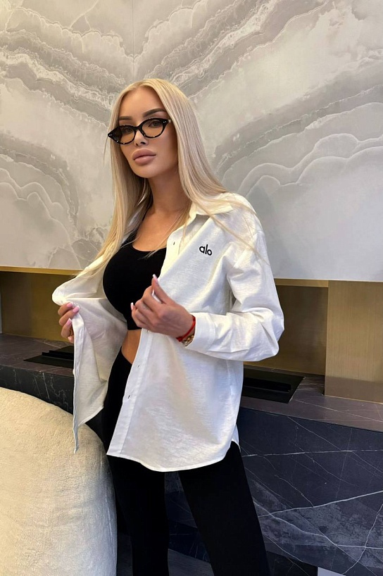 Женская рубашка белого цвета Alo