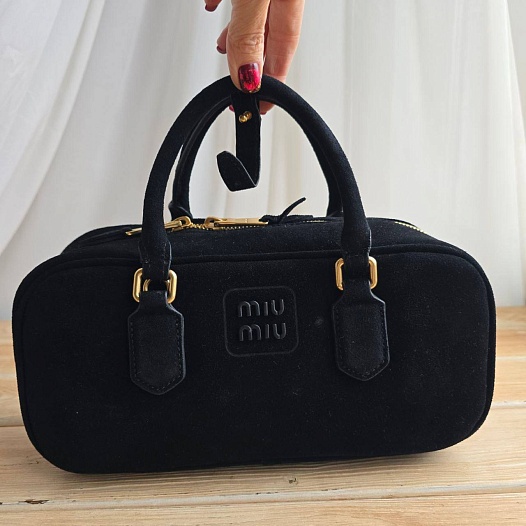 Замшевая чёрная сумка MIU MIU 28x13 см   