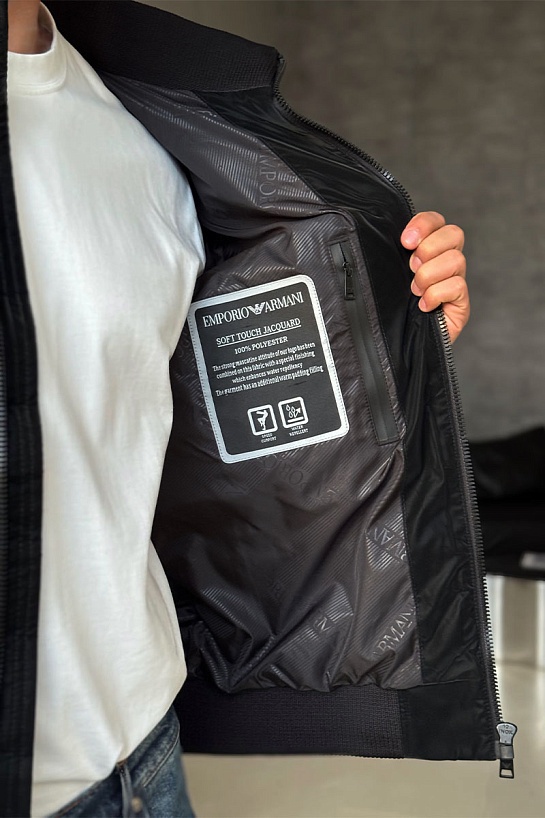 Чёрная куртка с вязаными рукавами Armani