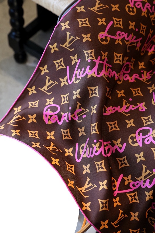 Платок Louis Vuitton LV Script Square premium 89x88 см
