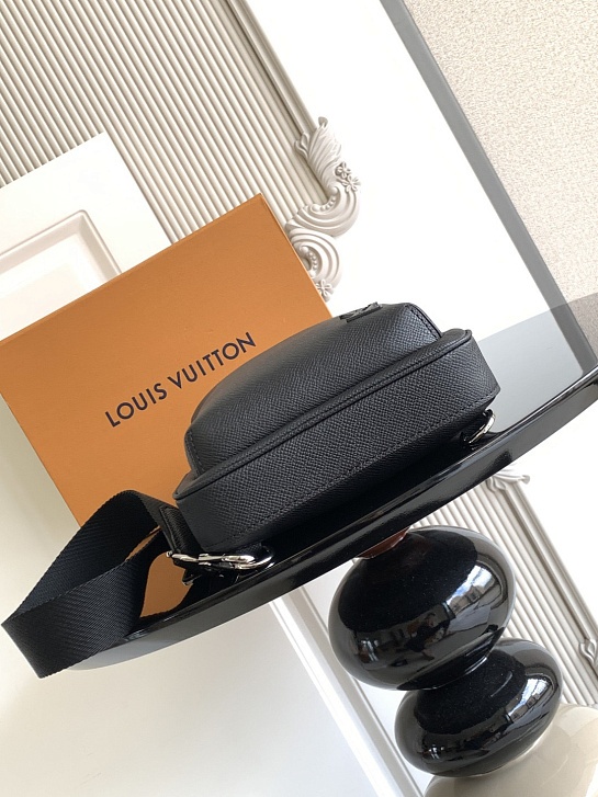 Кожаная сумка Louis Vuitton Avenue Sling Premium 31x20x7 см