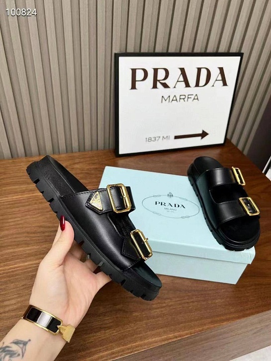 Женские кожаные сандалии Prada