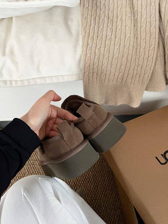 Замшевые женские слиперы с мехом UGG Lanah