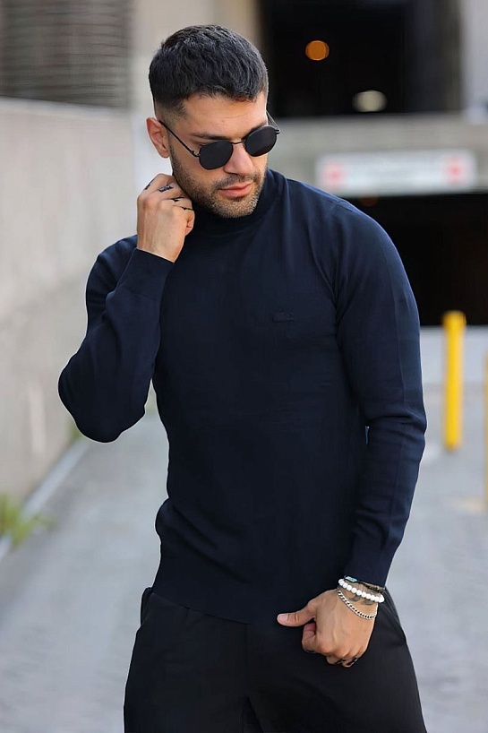 Мужская тёмно-синяя водолазка Lacoste logo-patch