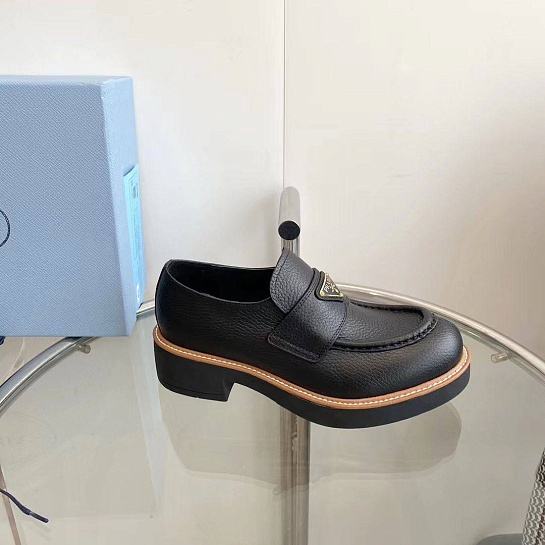 Женские кожаные лоферы Prada Premium - Black