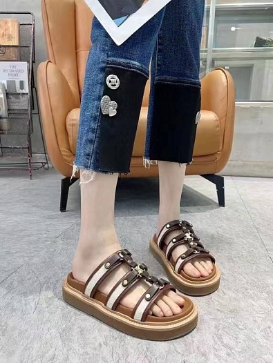 Женские кожаные шлёпанцы Celine   