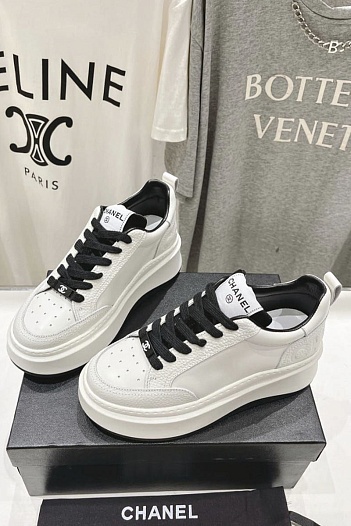 Женские кожаные кроссовки Chanel   