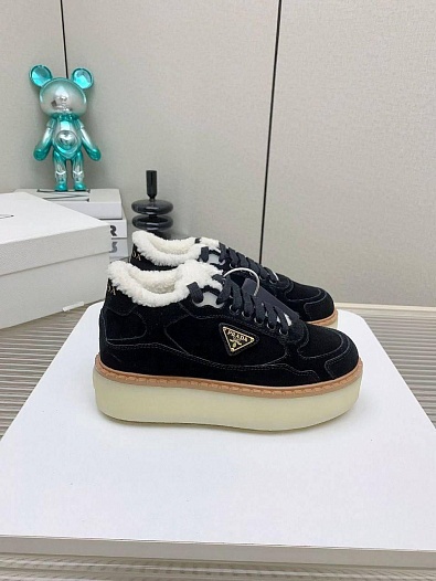 Женские замшевые кроссовки с мехом Prada premium - Black   