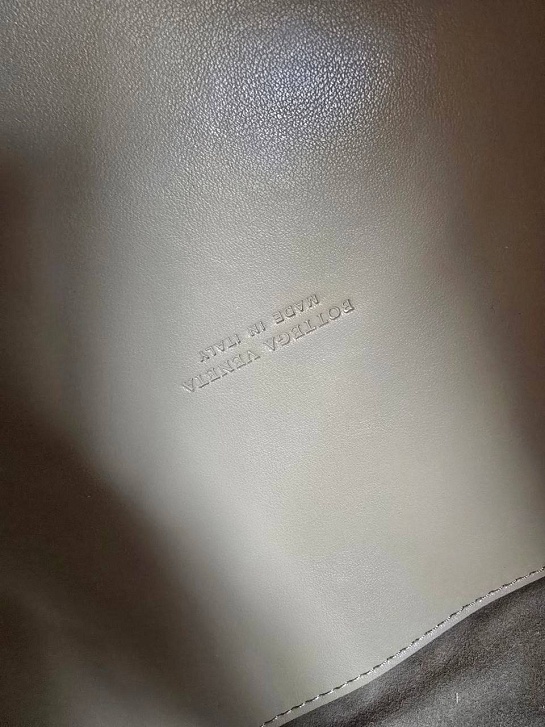 Замшевая сумка Bottega Veneta 35x24 см - Beige