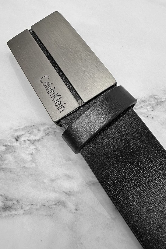 Мужской кожаный ремень чёрного цвета