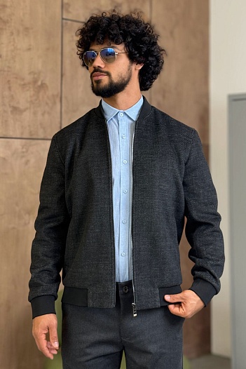 Мужской бомбер Hugo Boss чёрного цвета   