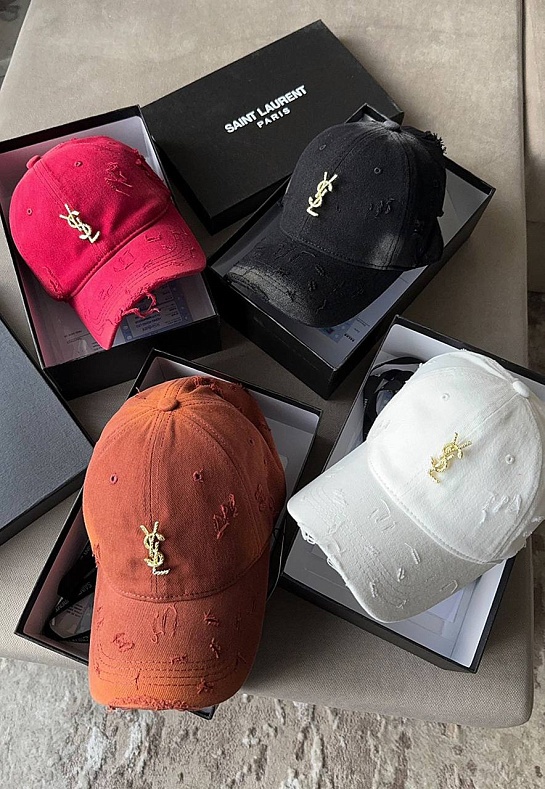 Бейсболка Yves Saint Laurent кирпичного цвета