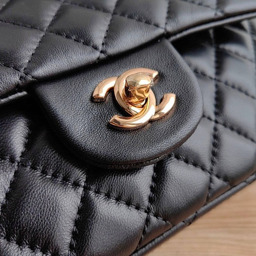 Кожаная чёрная сумка Chanel 30x18 см   