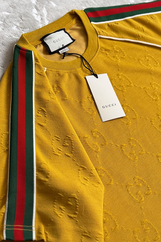 Жёлтая оверсайз футболка Gucci logo all-over embossed