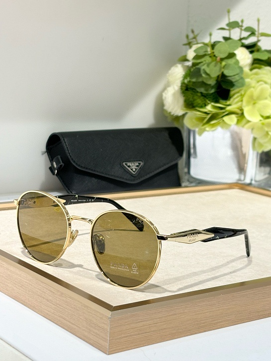 Солнцезащитные очки Prada Loden Lenses