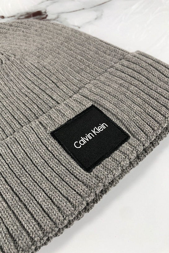 Мужская шапка серого цвета Calvin Klein logo-patch