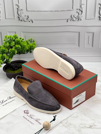 Мужские замшевые лоферы Loro Piana серого цвета   