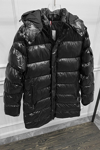 Мужская чёрная парка с глянцевым эффектом Moncler logo-patch   