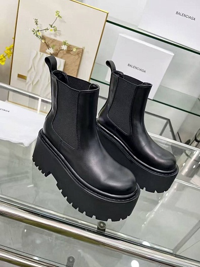 Женские кожаные сапоги Balenciaga чёрного цвета   