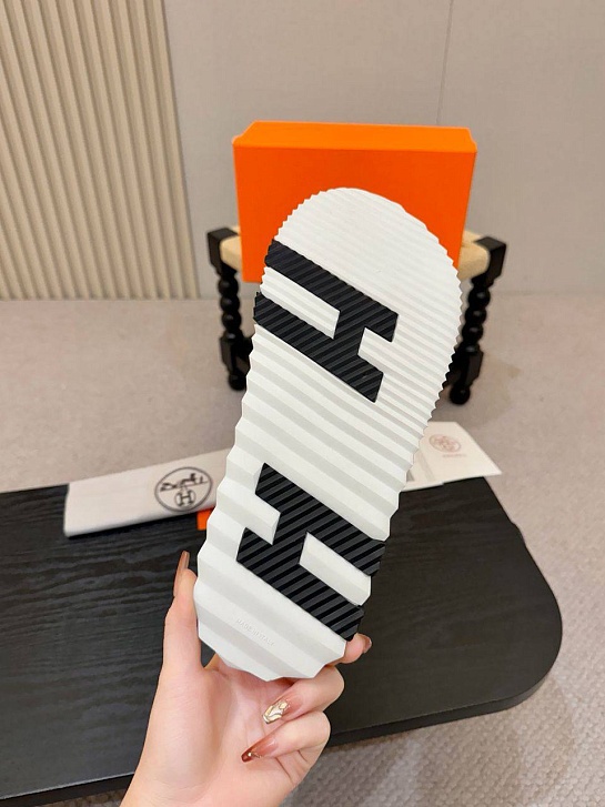 Кожаные шлёпанцы Hermes Infra