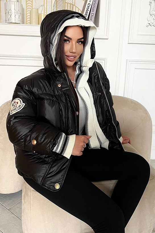 Чёрная женская куртка с капюшоном Moncler