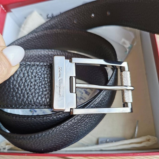 Кожаный ремень Salvatore Ferragamo (ширина 4 см, длина 100 / 105 см)