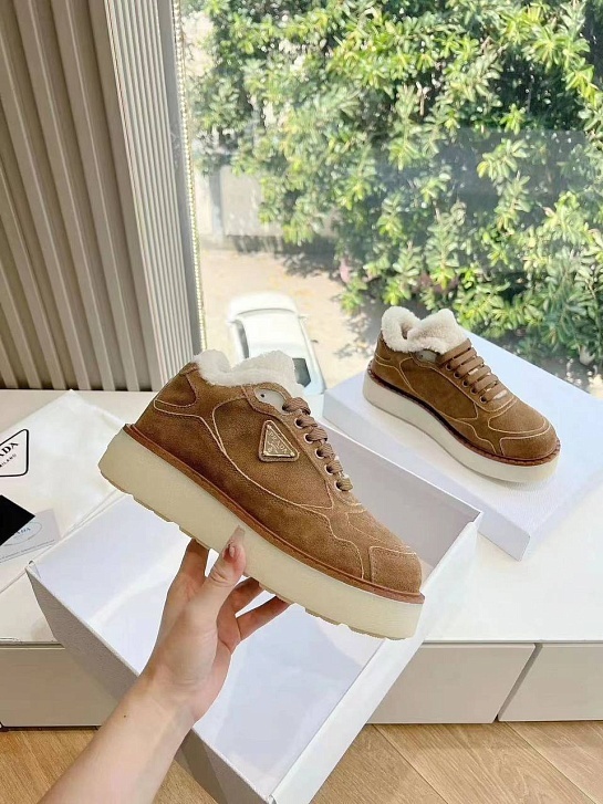 Женские замшевые кроссовки с мехом Prada Premium - Chestnut