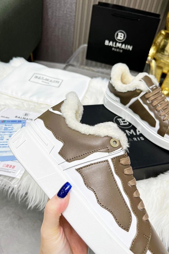 Кожаные кроссовки с мехом Balmain low-top - Beige / White