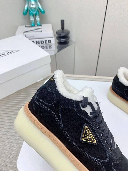 Женские замшевые кроссовки с мехом Prada premium - Black
