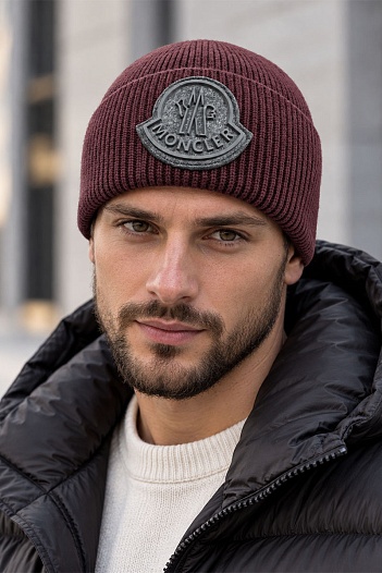 Мужская шапка бордового цвета Moncler logo-patch   