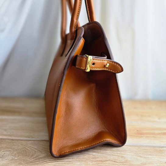 Женская кожаная сумка Prada 32x23 см